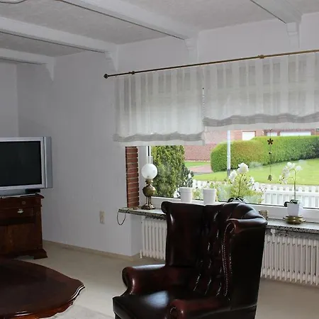 Haus Leevke Дом отдыха Pewsum